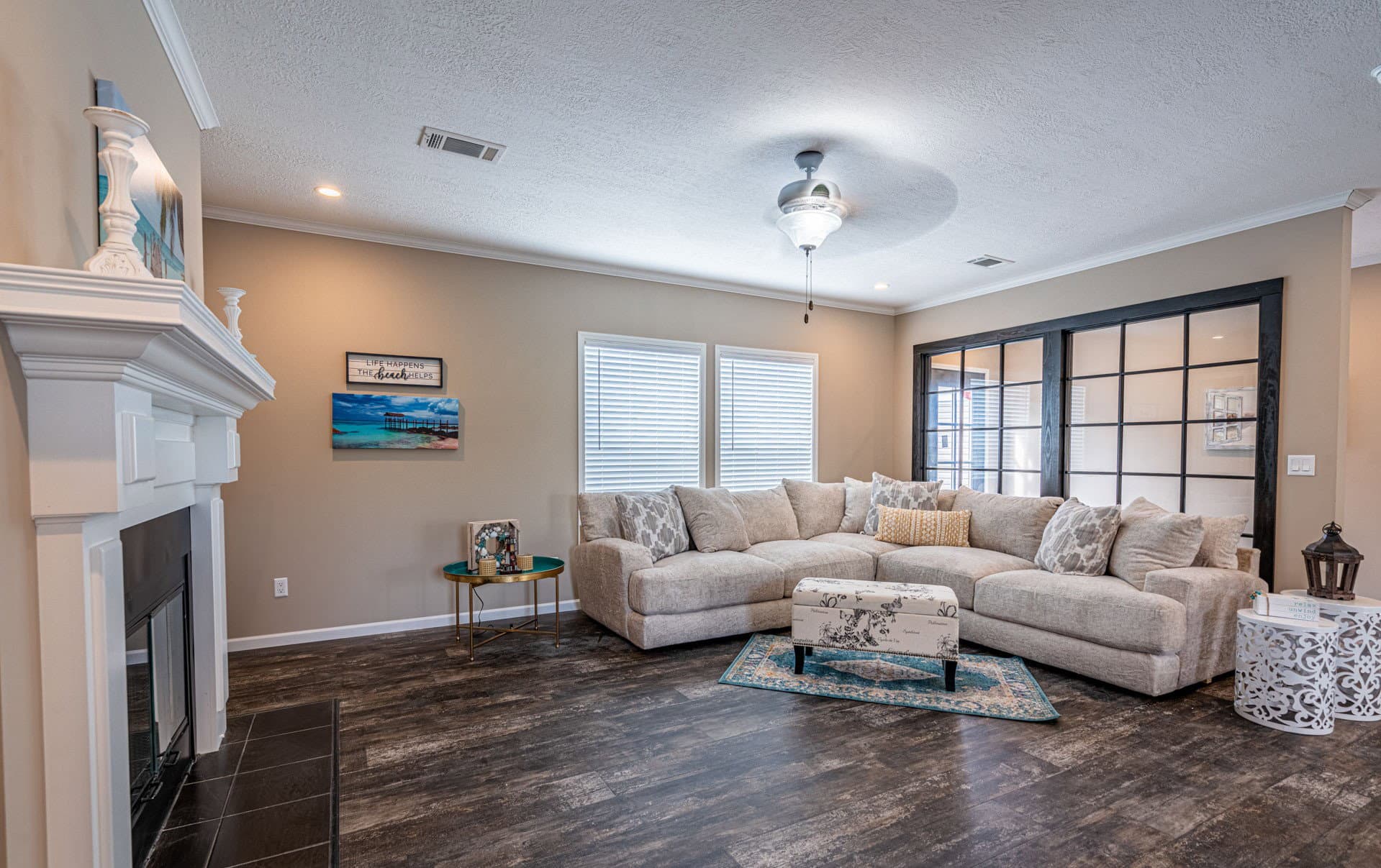 The lloyd ii  home features
