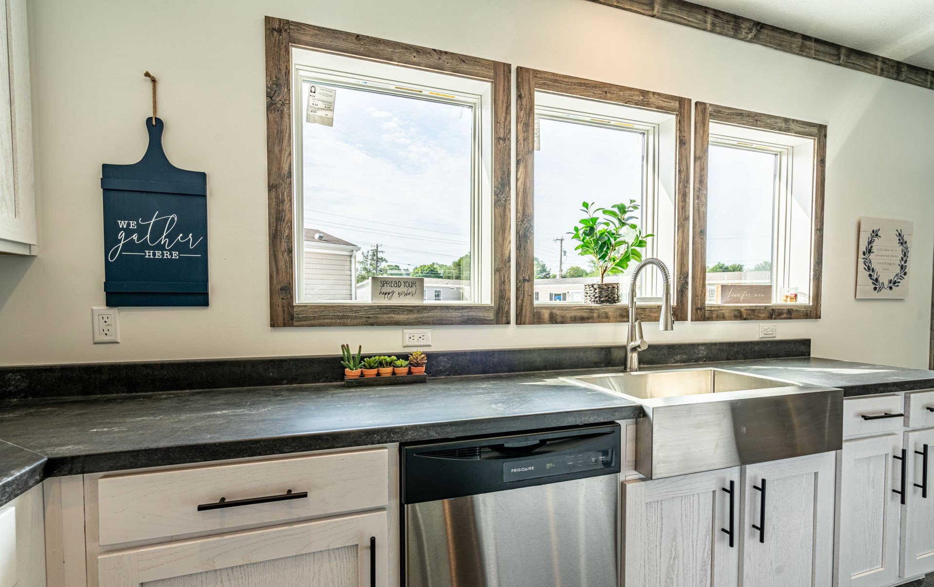 The sumner  home features