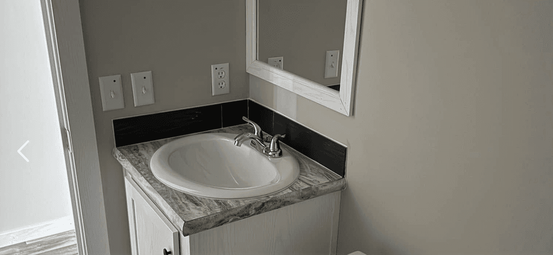 Deuce bathroom home features