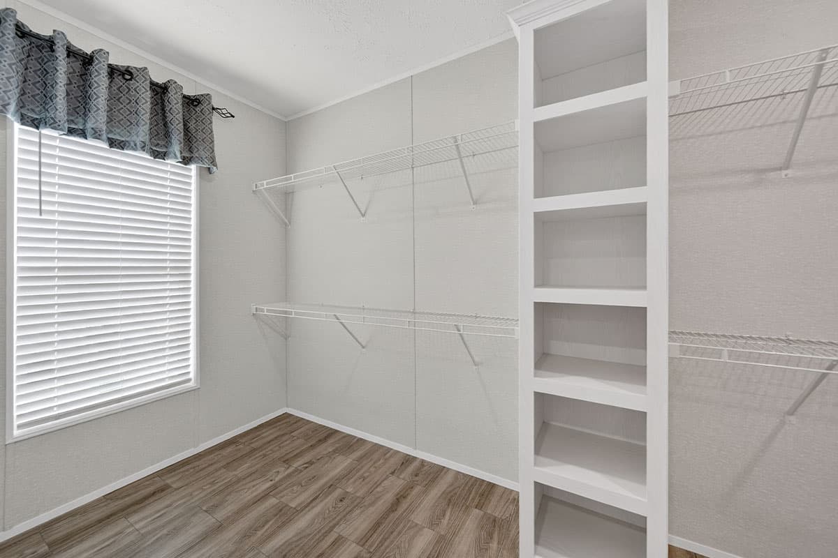 Brookstone md-65-32  home features