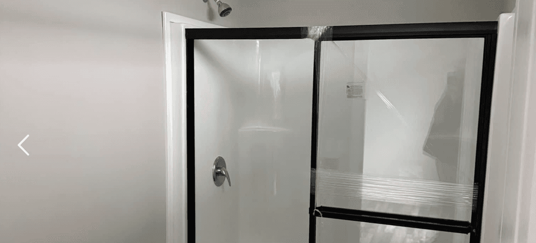 Deuce bathroom home features