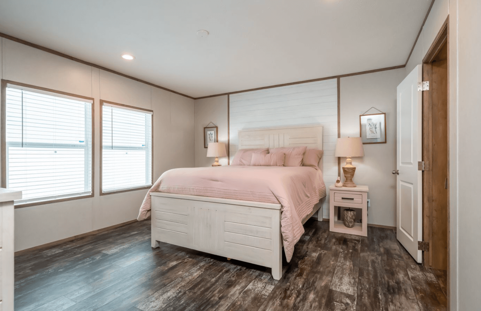 Bella vista bedroom home features