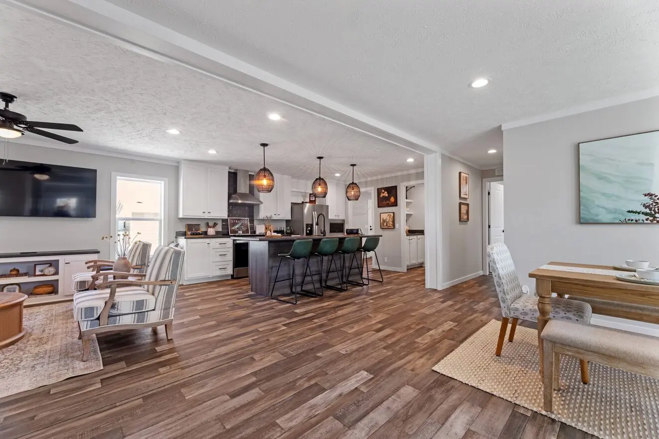 Stratos 28643b hero home features
