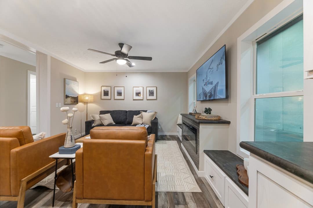 Stratos 28643b interior home features