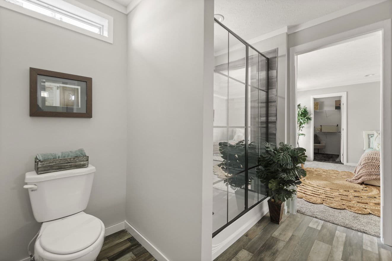 Bella 28483h bathroom home features