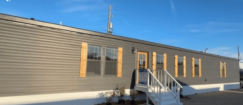 The alexander  home features
