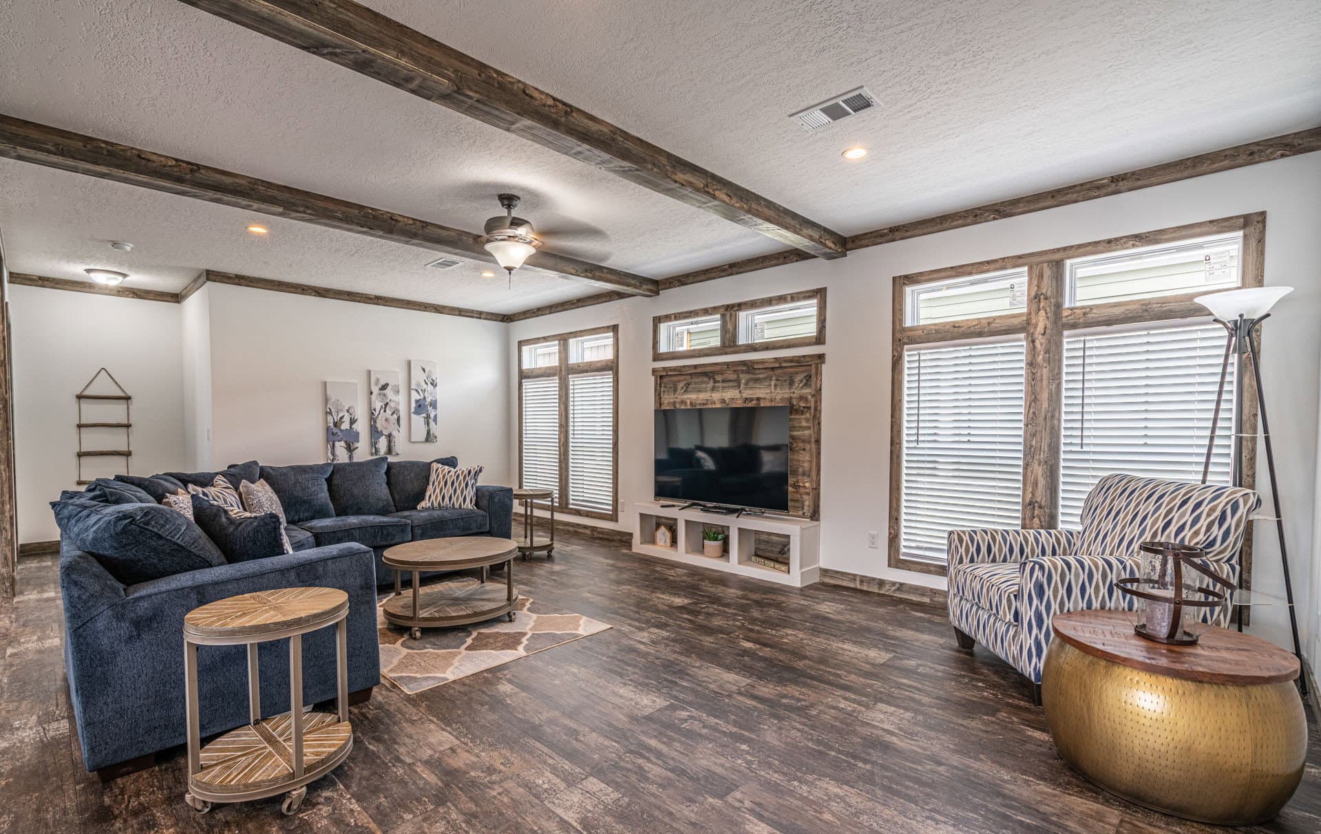 The sumner  home features