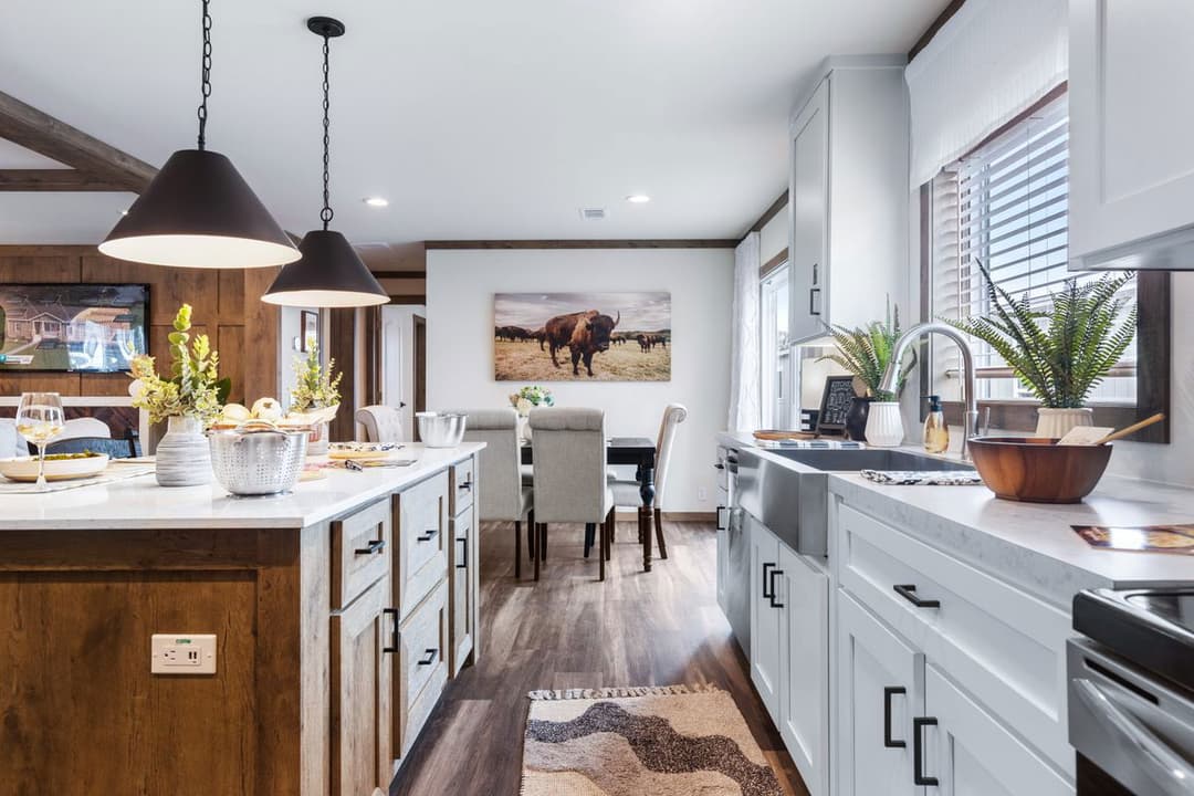 Lizzie kitchen home features