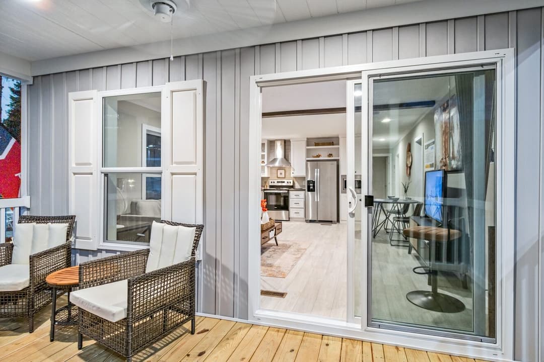 Urban 16462u exterior home features