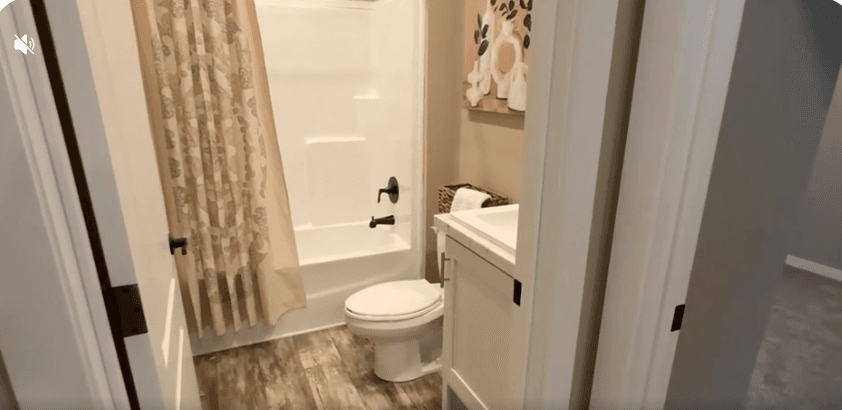 The alexander  home features