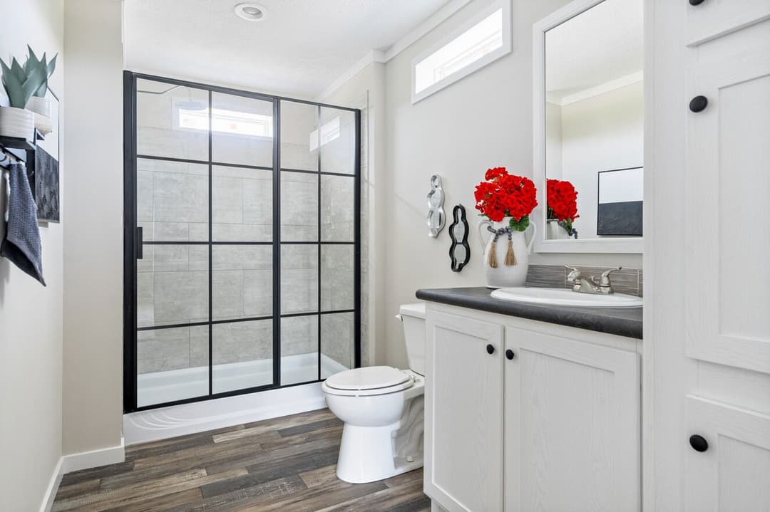 Uproar 28483u bathroom home features