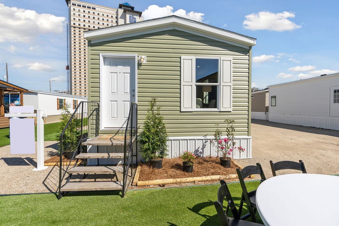 Pike exterior home features