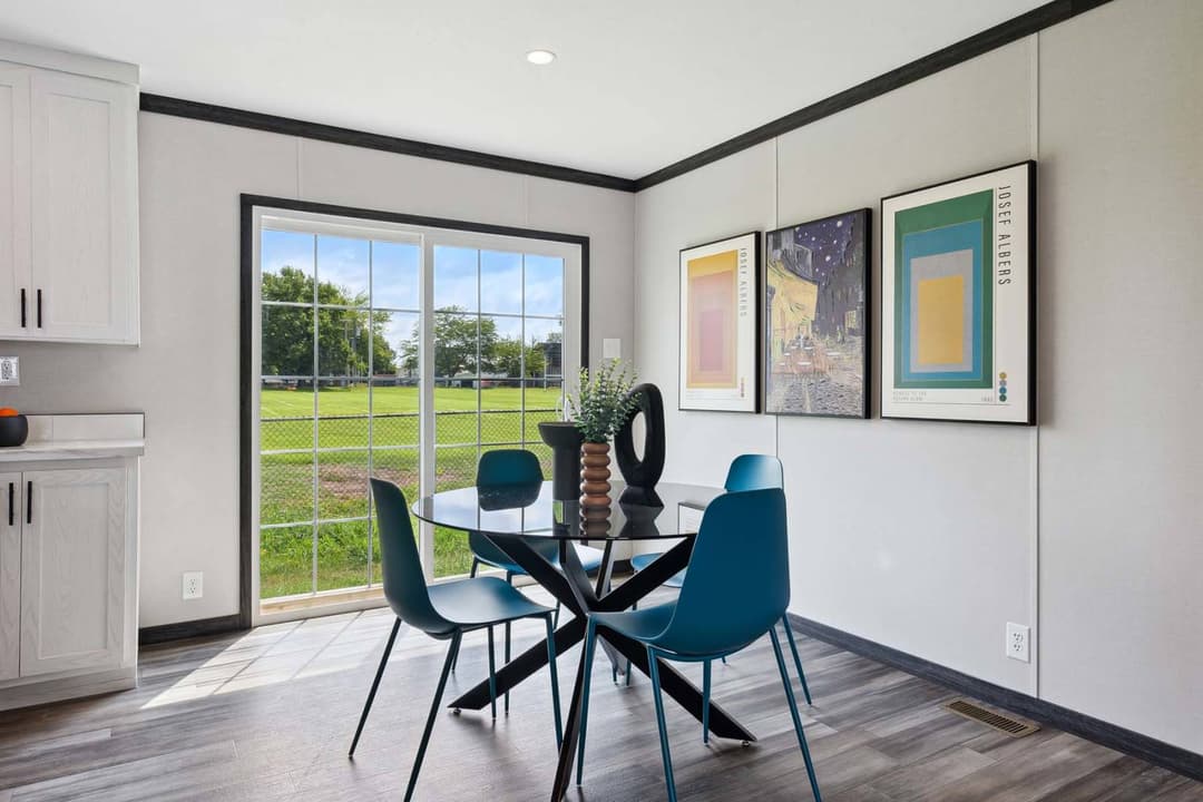 Clinch interior home features