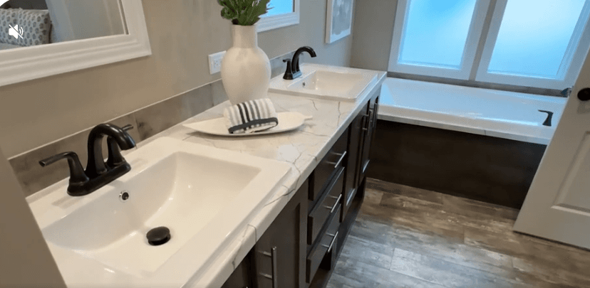 The alexander  home features