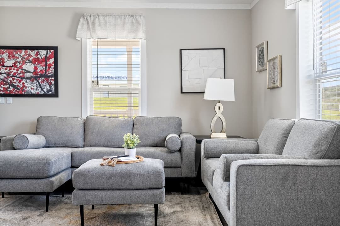 Uproar 28483u interior home features