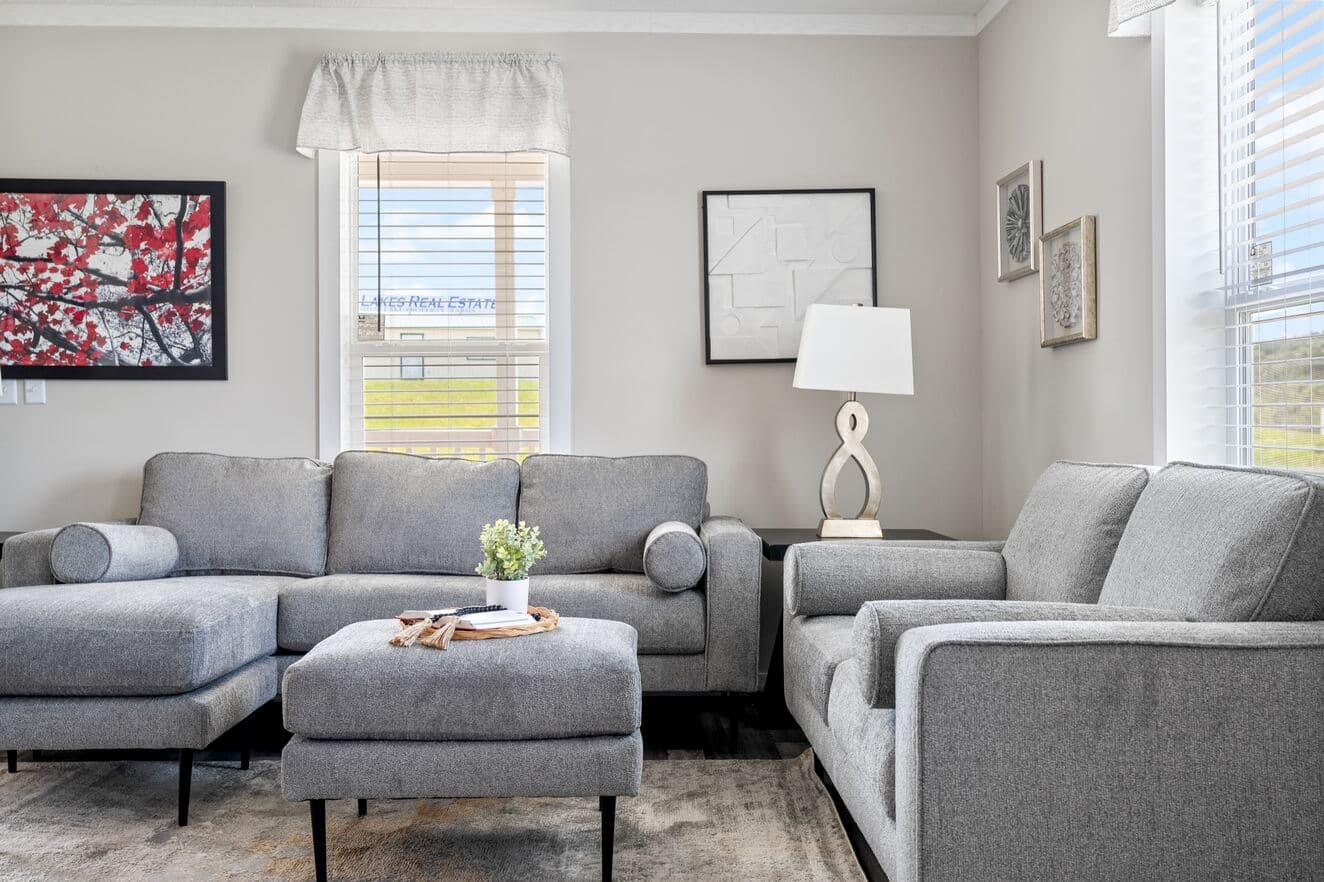 Uproar 28483u interior home features