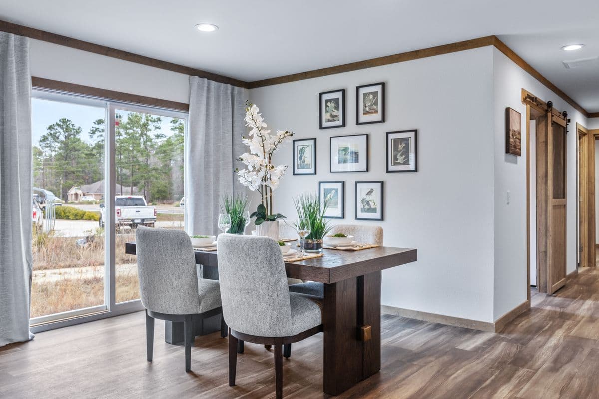 Everett interior home features