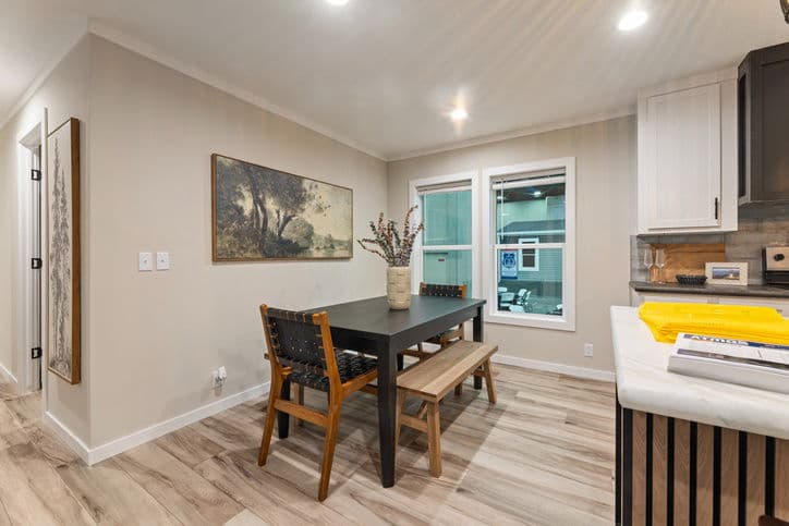 Atmos 28603n interior home features