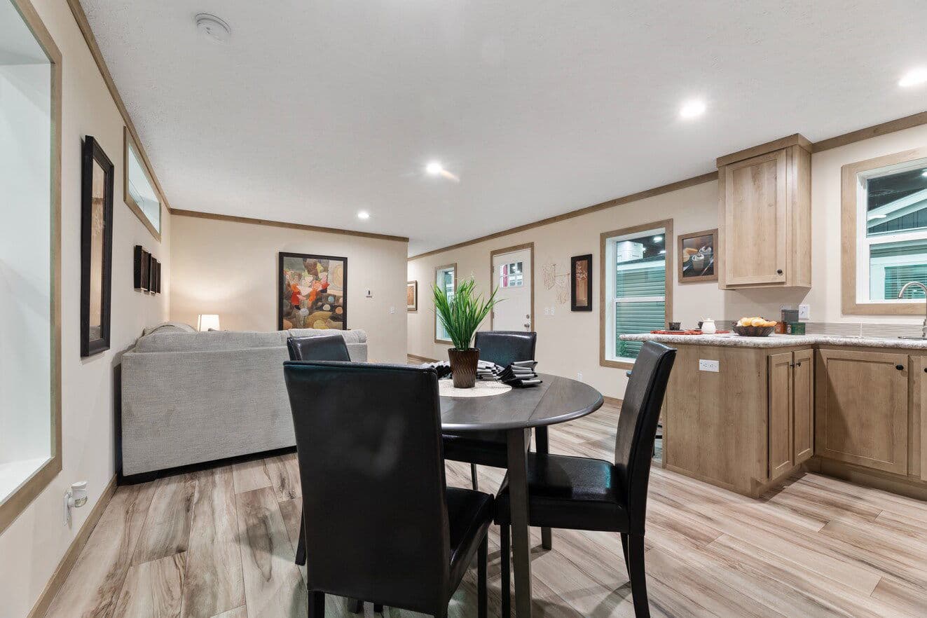 Ascension 16723h interior home features