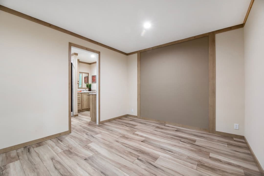 Ascension 16723h interior home features