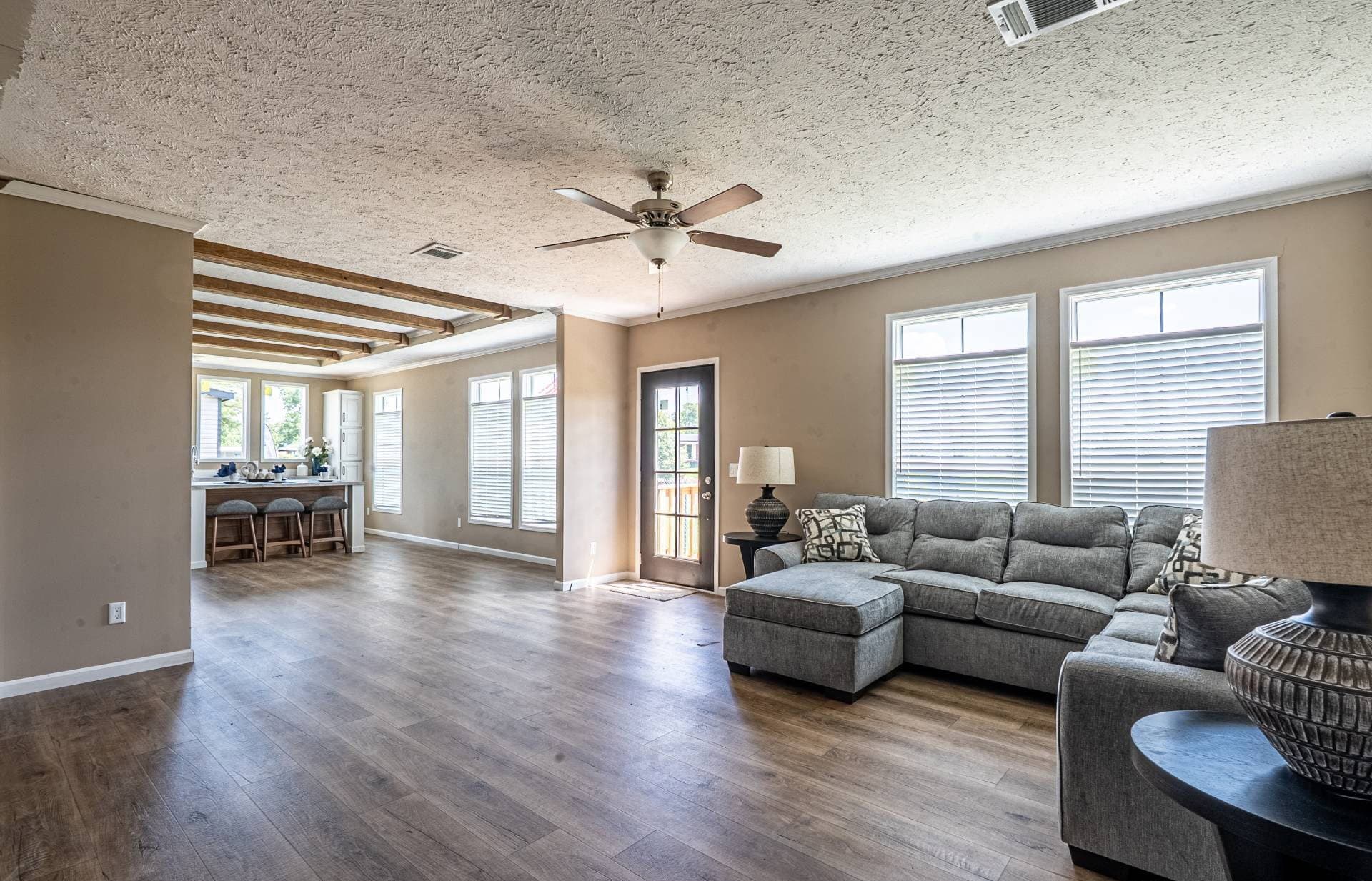 The bandon  home features