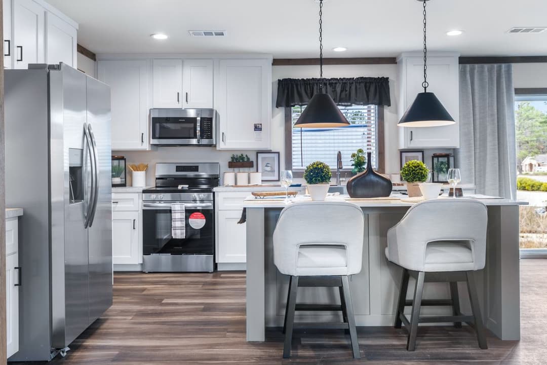 Everett kitchen home features