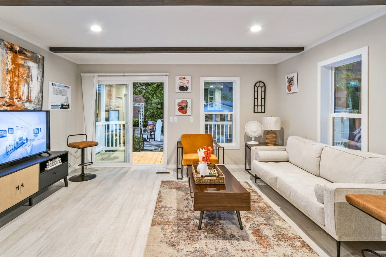 Urban 16462u interior home features