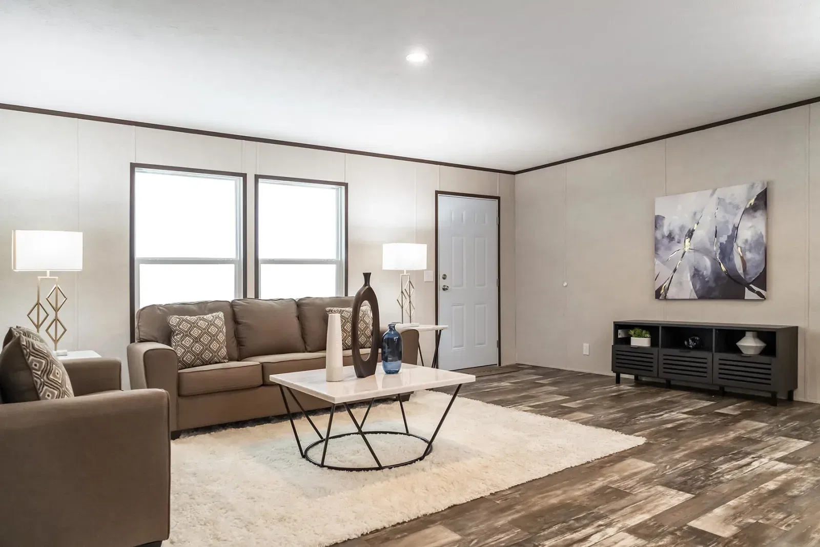 Capstone interior home features