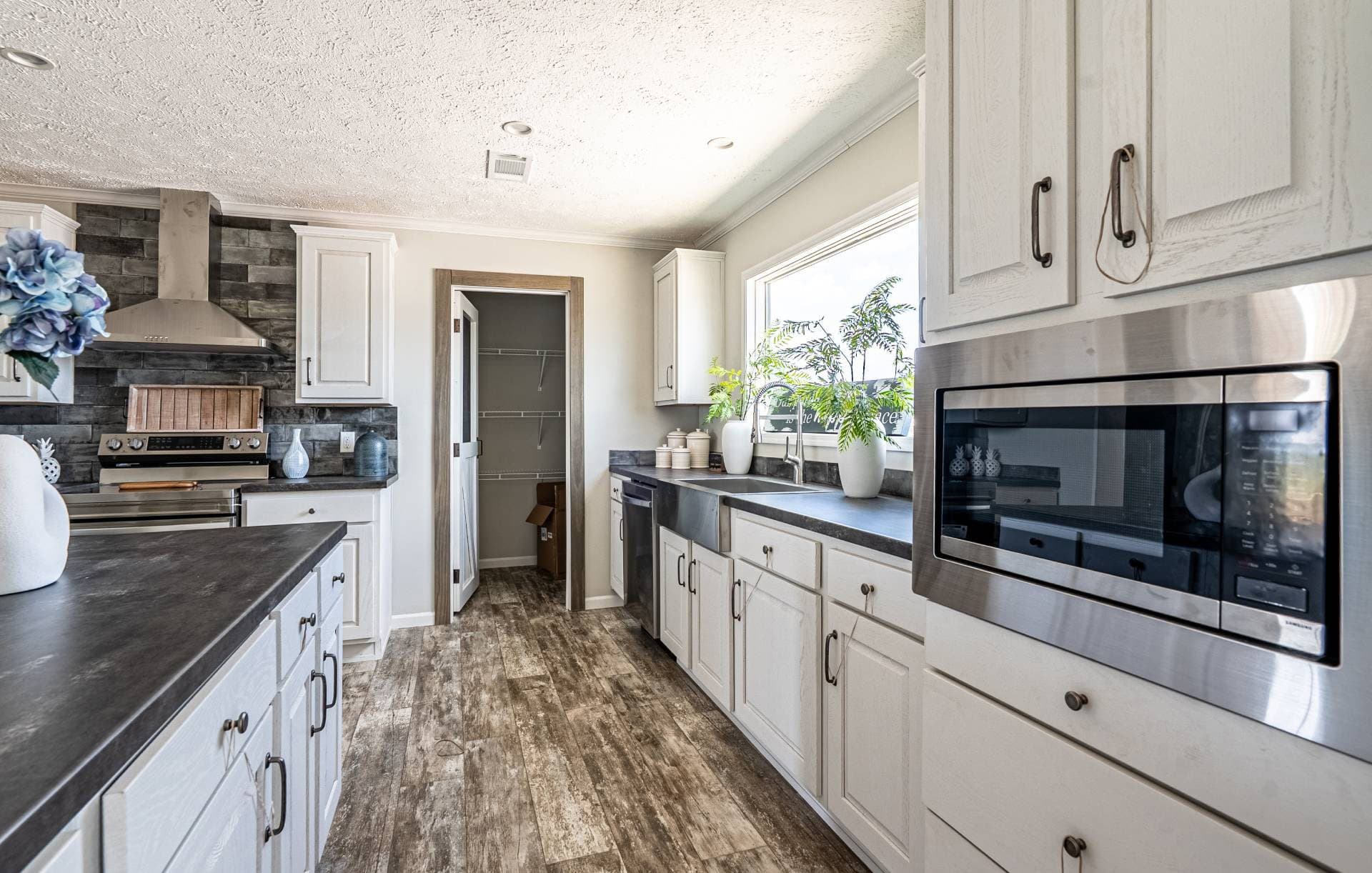 The big easy  home features