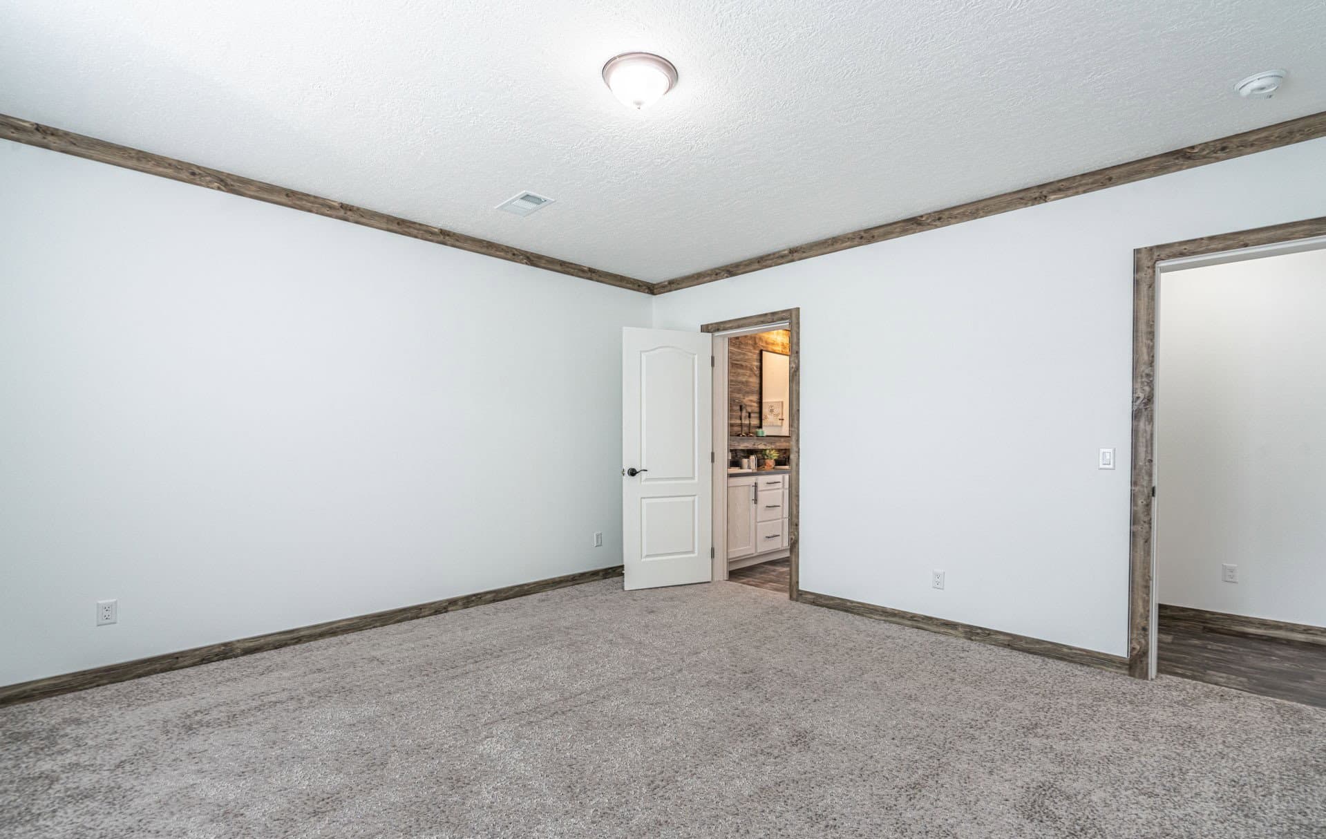The sumner  home features