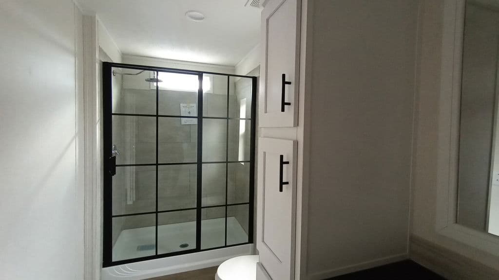 Ultra 16663u bathroom home features