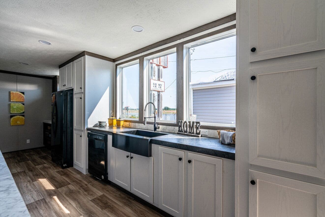 Entertainer 28764e kitchen home features