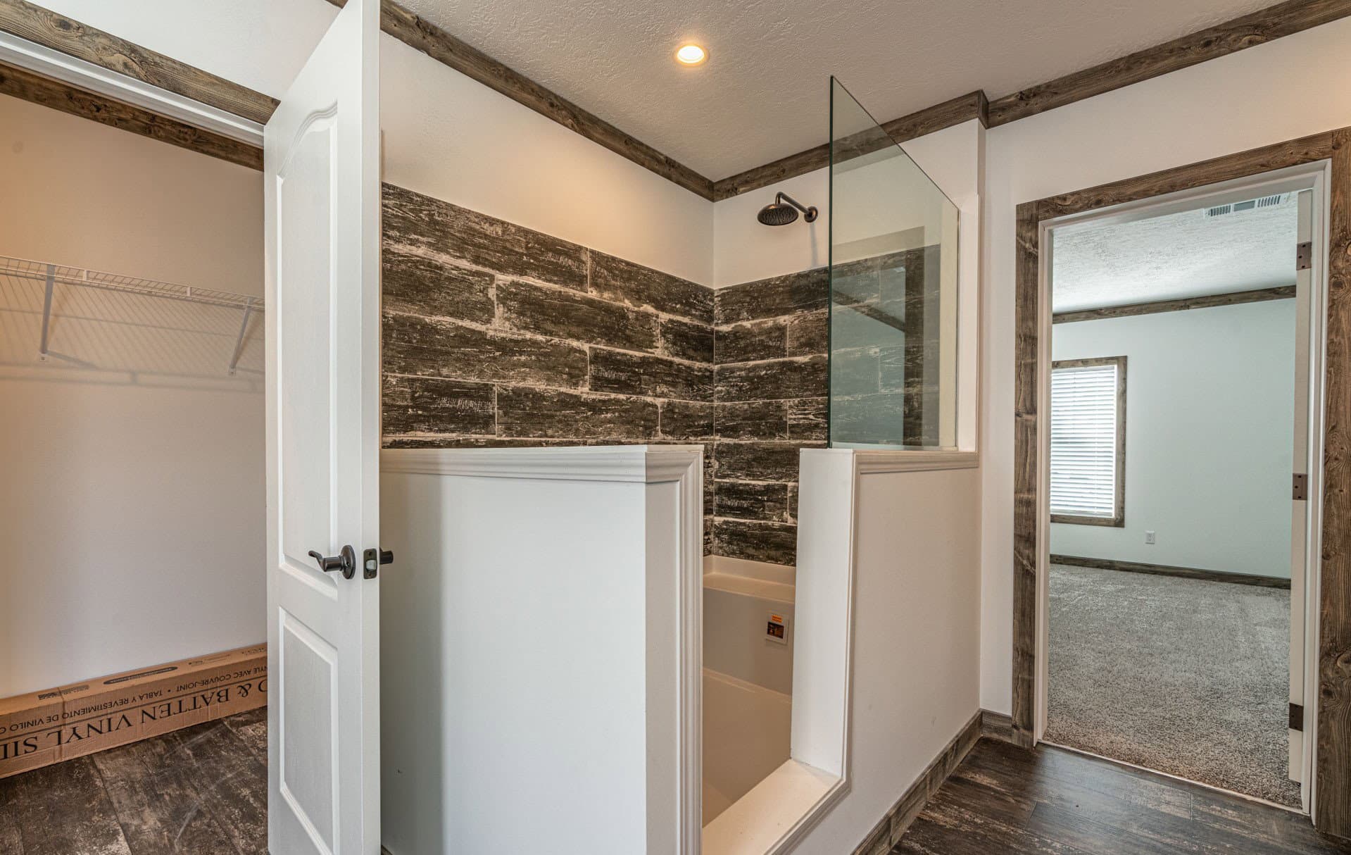 The sumner  home features