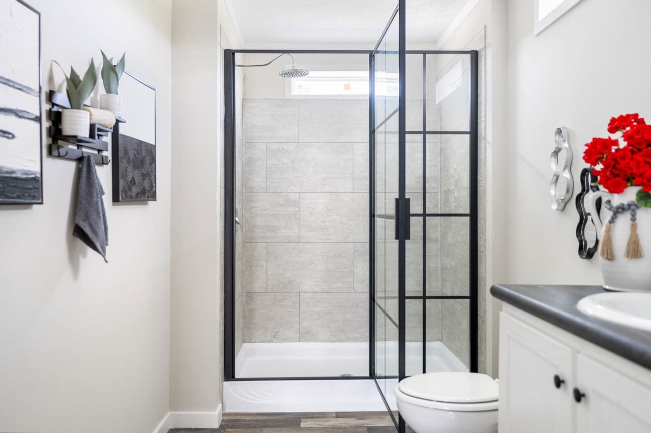 Uproar 28483u bathroom home features