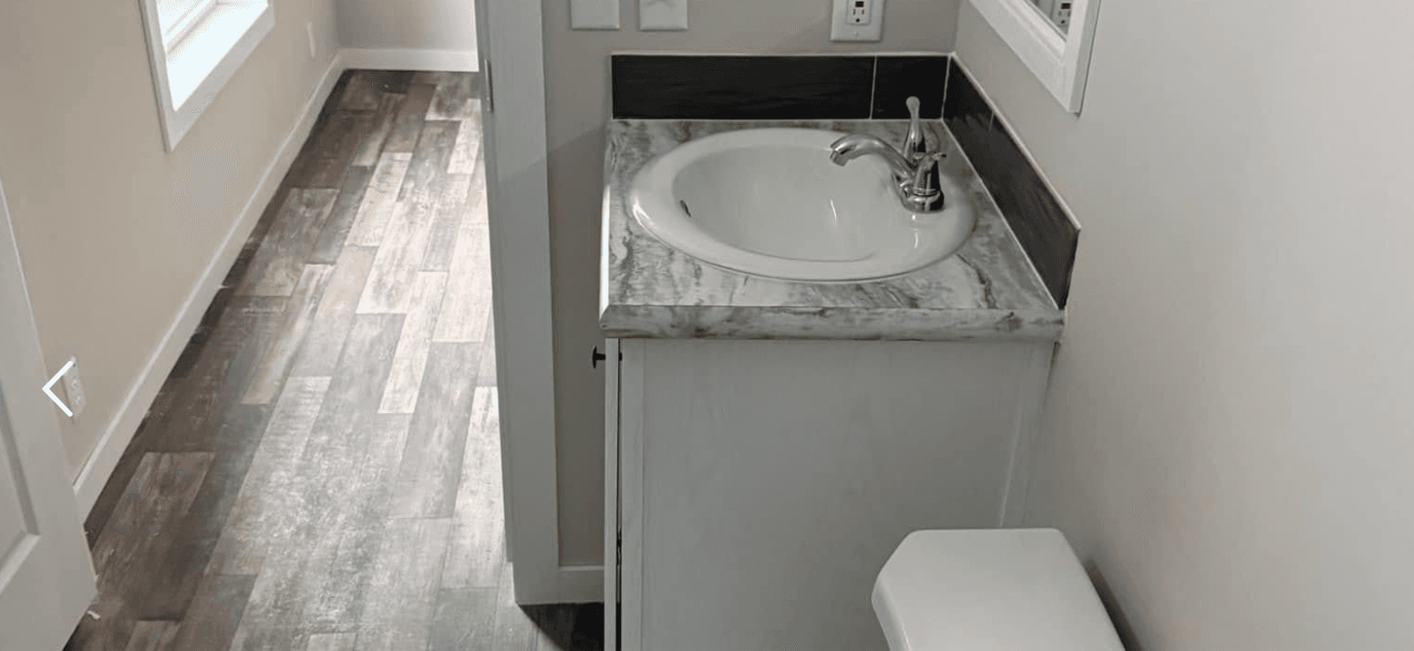 Deuce bathroom home features