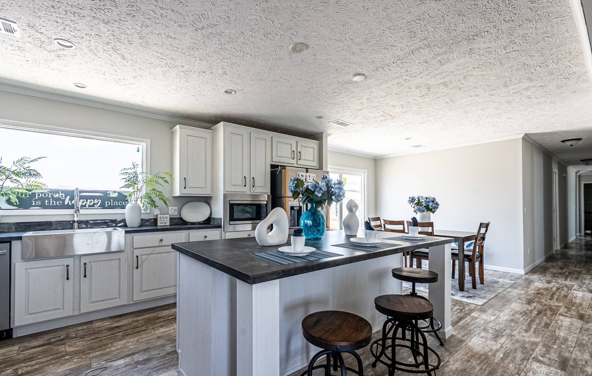 The big easy  home features