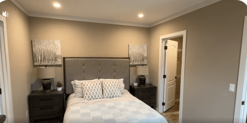 The alexander  home features