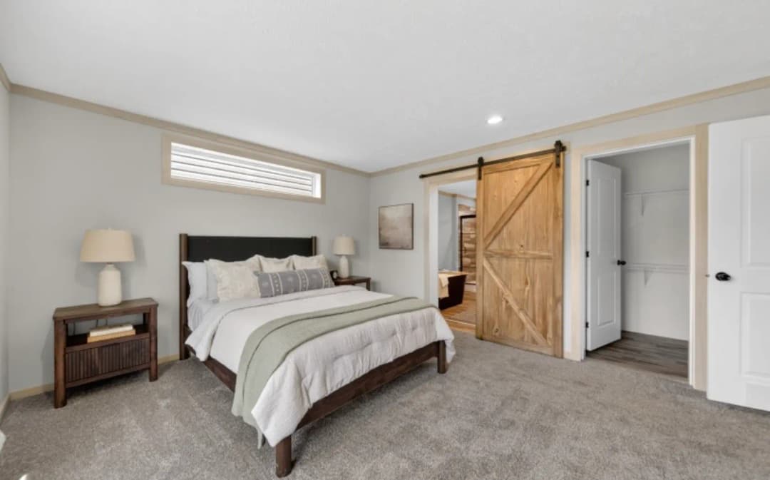 Kodiak bedroom home features