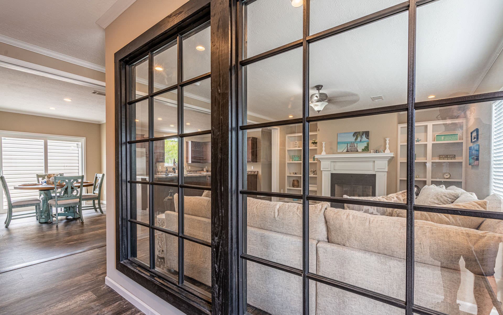 The lloyd ii  home features