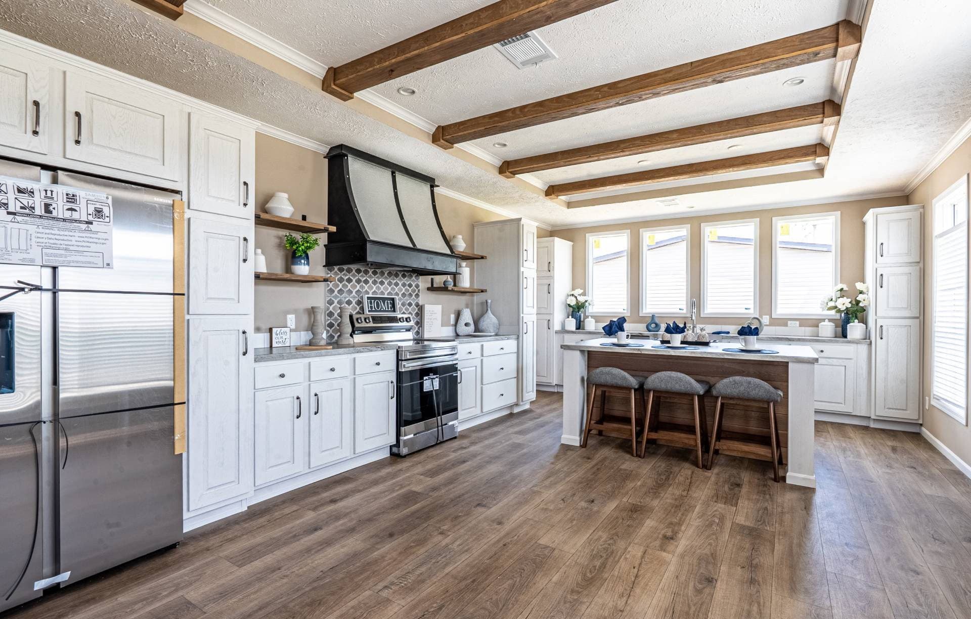 The bandon  home features