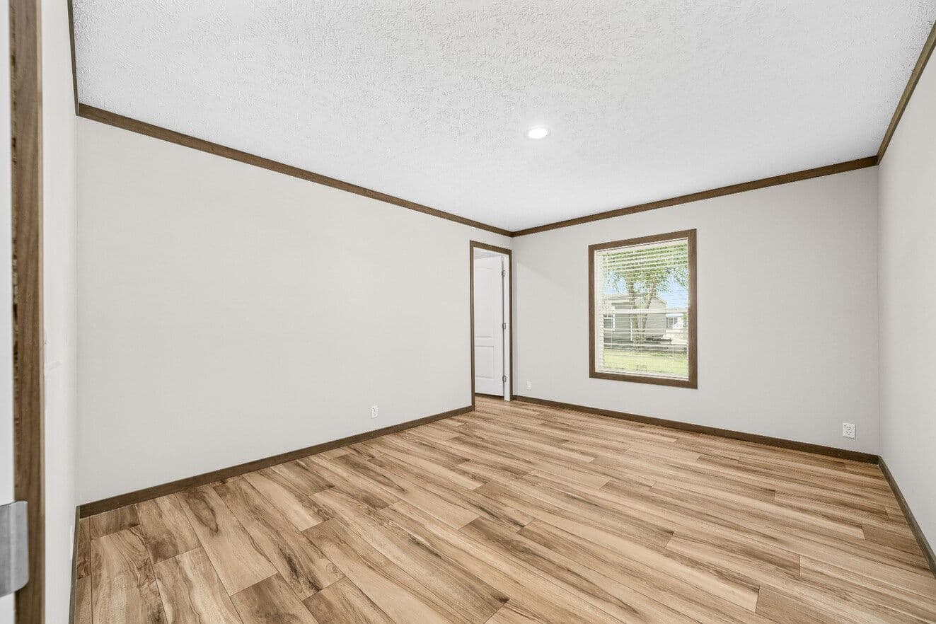 Warrior 32563f bedroom home features