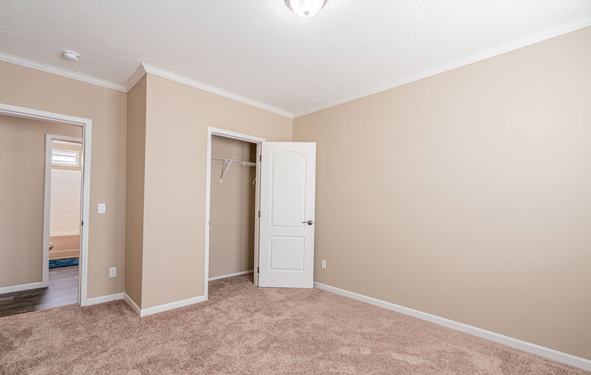 The lloyd ii  home features