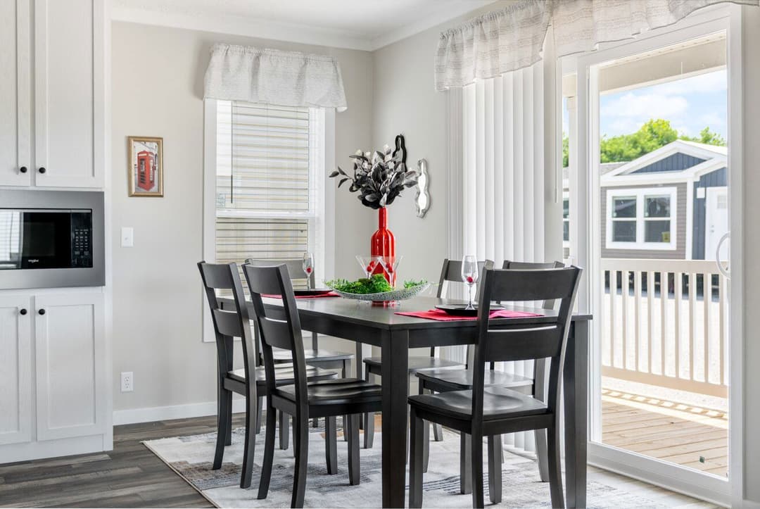 Uproar 28483u interior home features