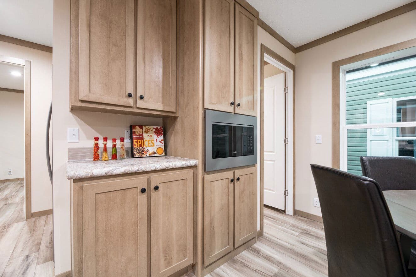 Ascension 16723h kitchen home features