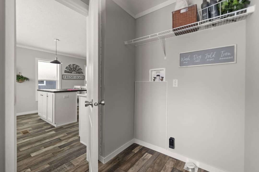 Bella 28483h interior home features