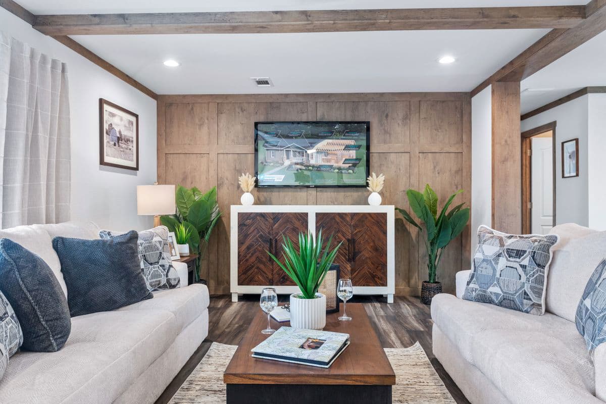 Lizzie interior home features