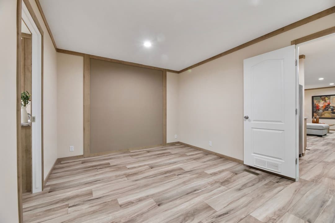 Ascension 16723h interior home features