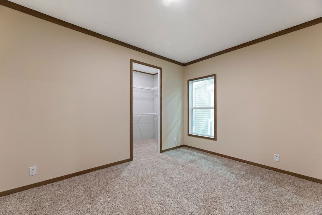 Excalibur 32644x bedroom home features