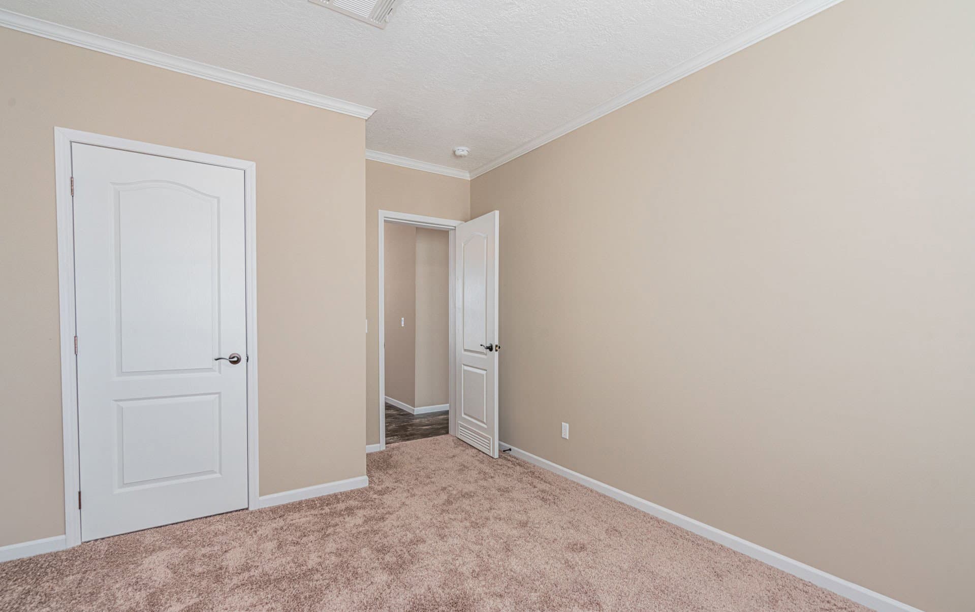 The lloyd ii  home features