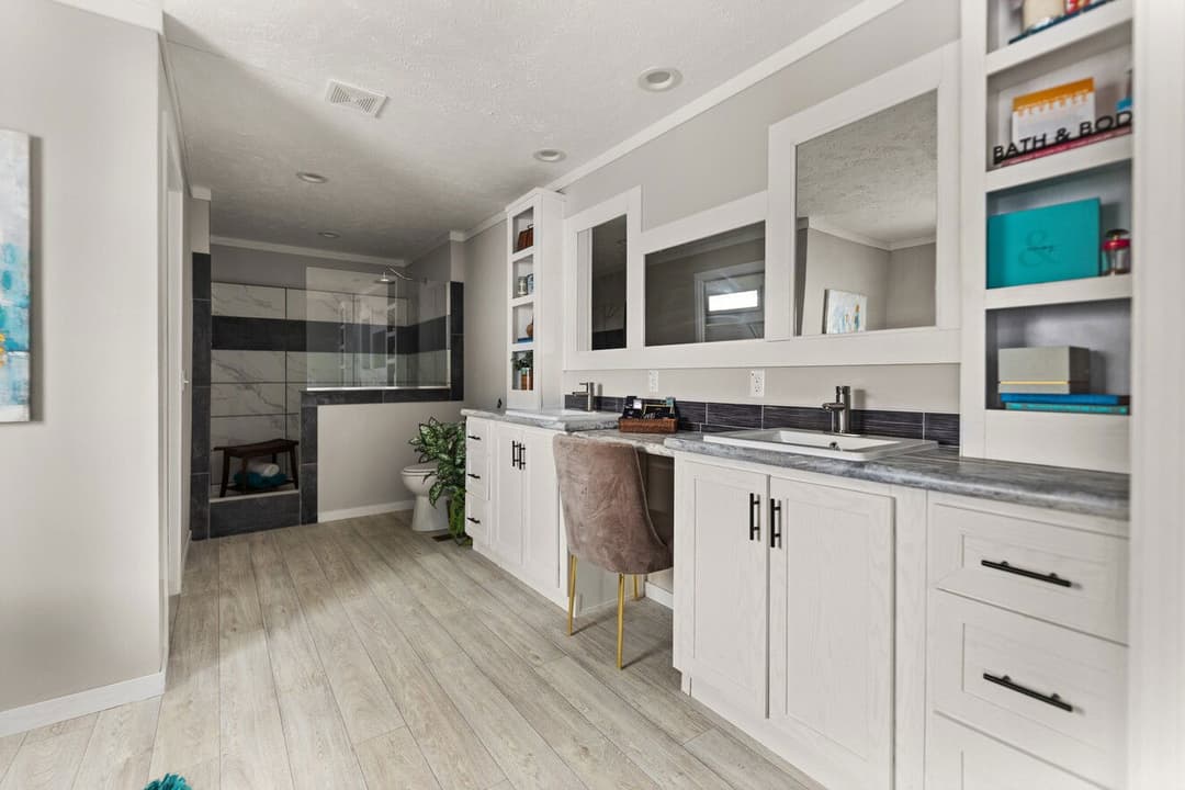 Big beam house 32663x bathroom home features